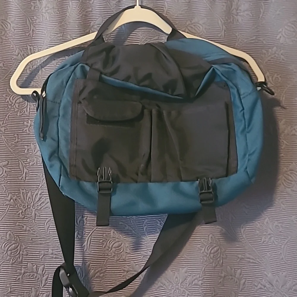 LL Bean Vintage Blue/Green Messenger Bag